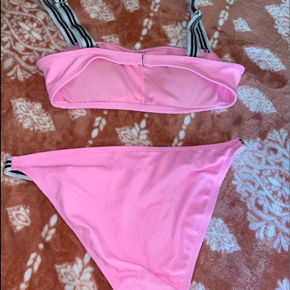 Pink bikini - Picture 6 of 6